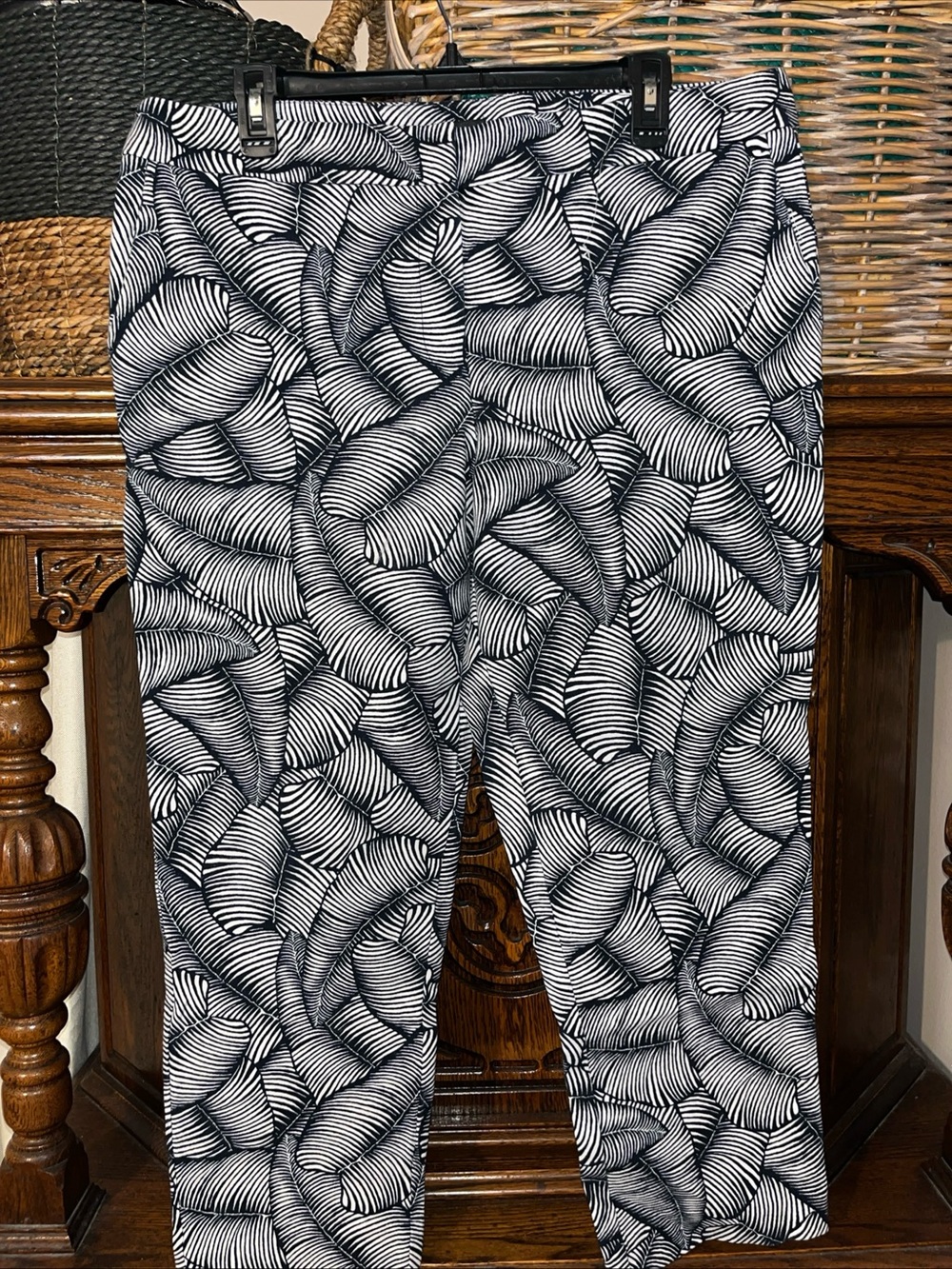 Ann Taylor navy blue and white tropical leaf print pants